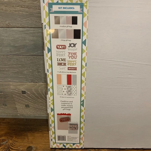 American Greetings "Design Your Own" Gift Bags Kit Over 50 PC Gold/Silver New - Picture 4 of 7